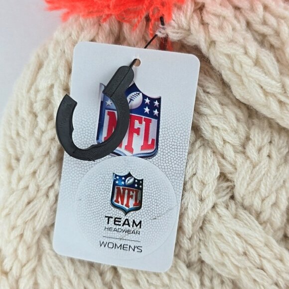 NFL Denver Broncos Logo Women's New Era Matterhorn Cream Orange Cable Knit Hat - Picture 8 of 12